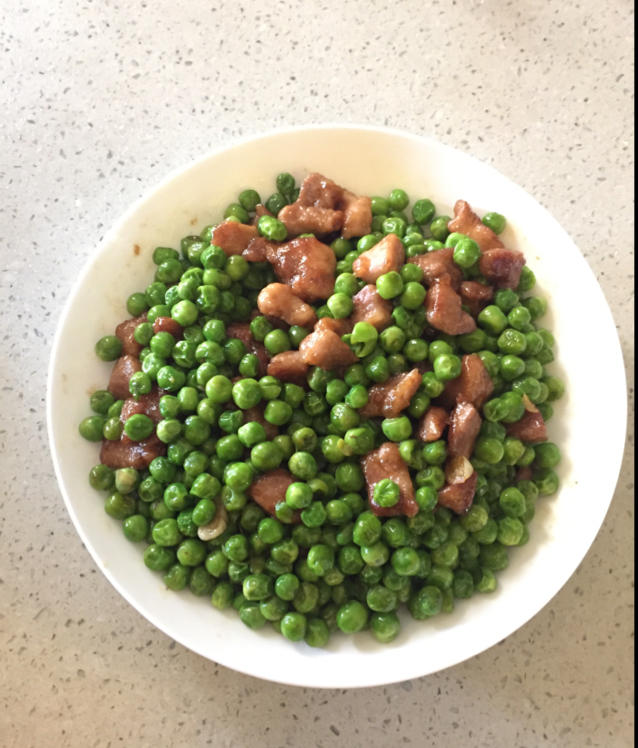 郜阳旭做的肉丁炒青豆