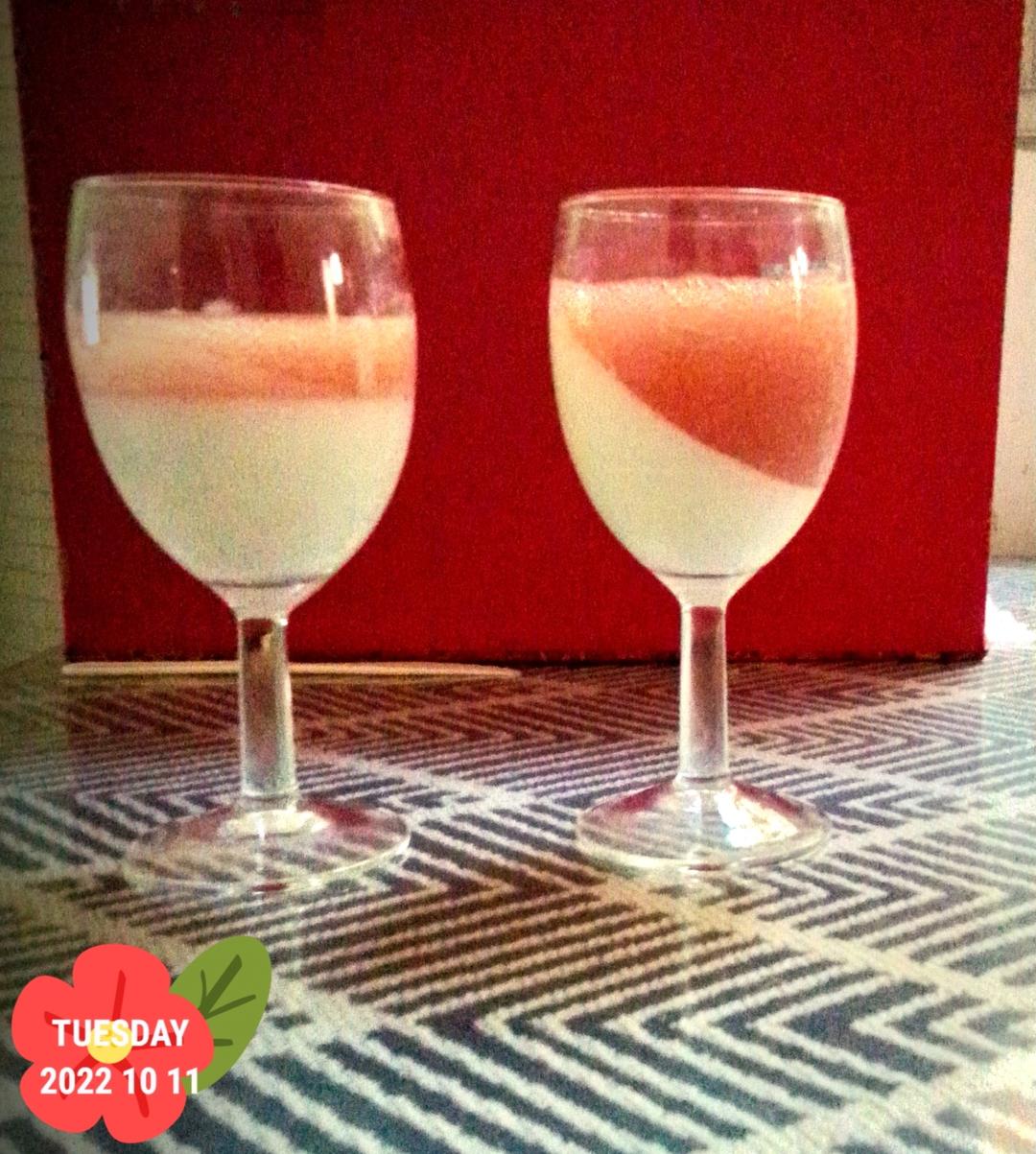 火龙果皮纯酸奶慕斯杯