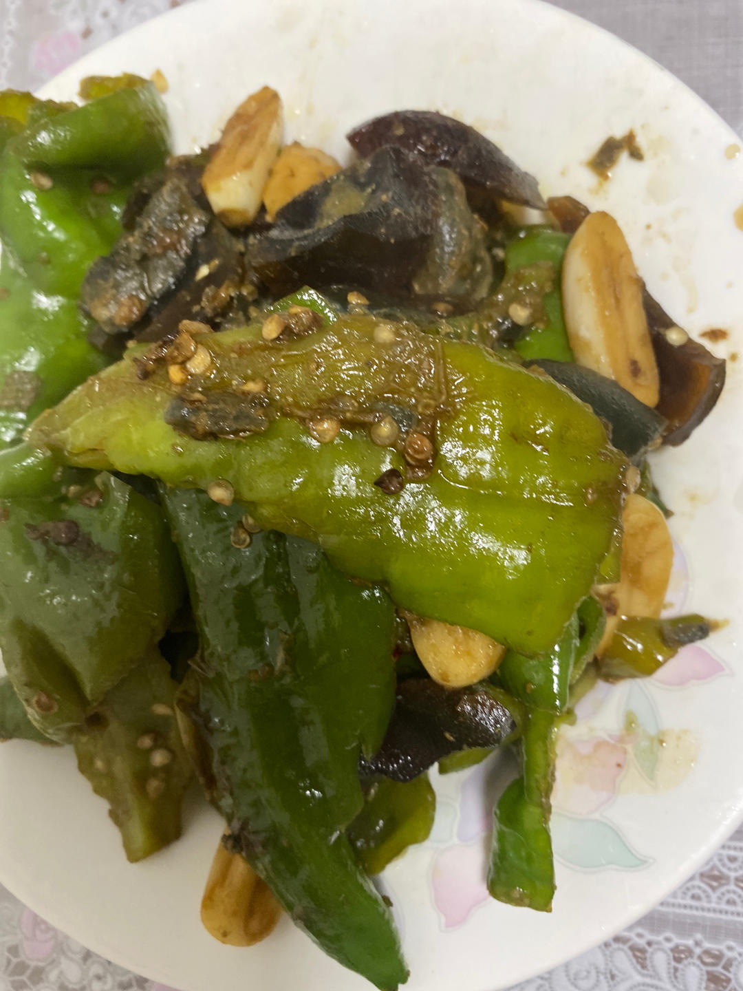 每个人都可以下三碗饭的辣椒擂皮蛋