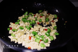 春食 | 蚕豆米春笋炒糙米饭的做法 步骤6