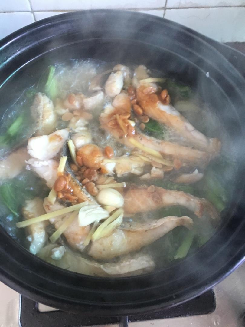 鱼腩春菜煲