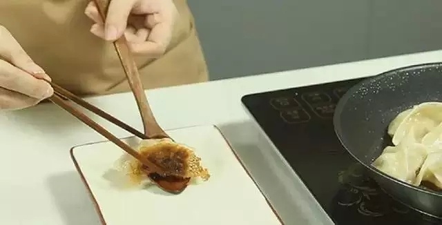 肉汁豆腐煎饺的做法 步骤9
