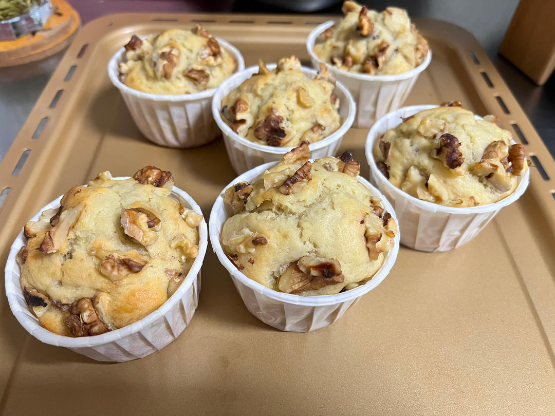 只需搅拌入烤箱的香蕉麦芬