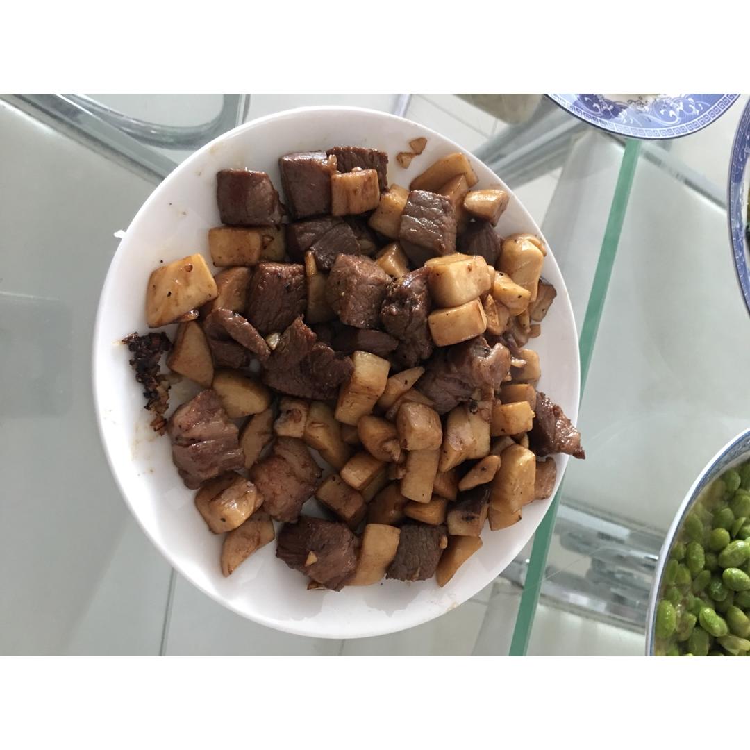 黑椒杏鲍菇牛肉粒