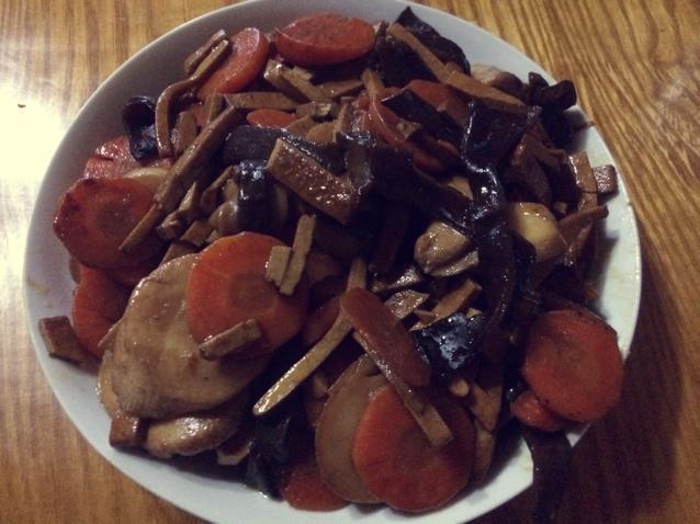 胡萝卜豆干木耳杏鲍姑
