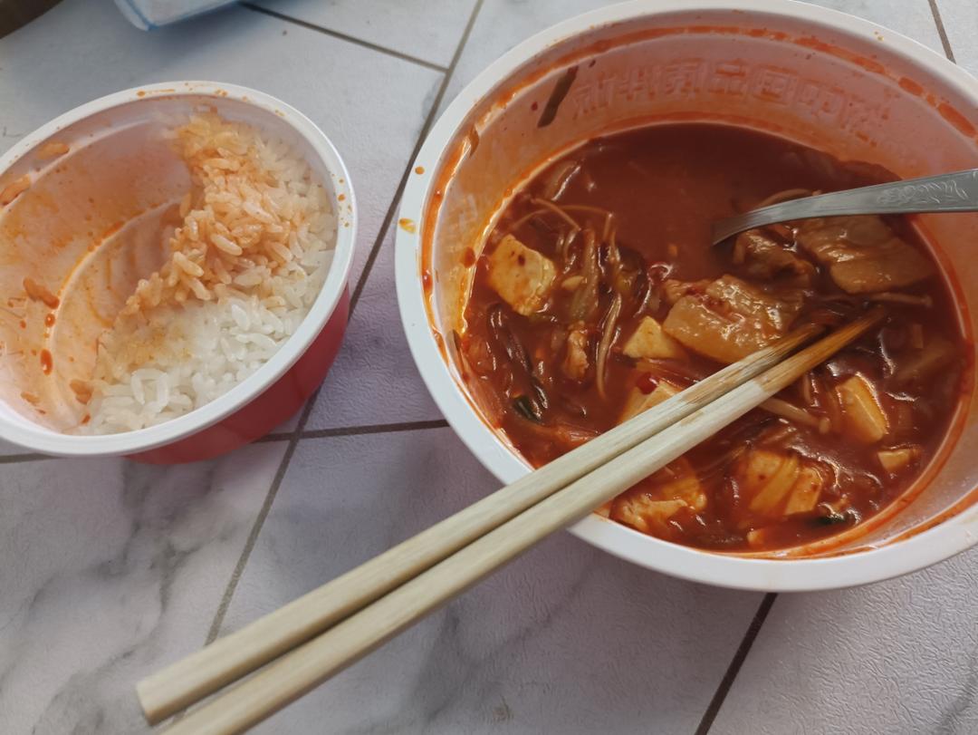 韩式泡菜豆腐锅/辣白菜豆腐汤