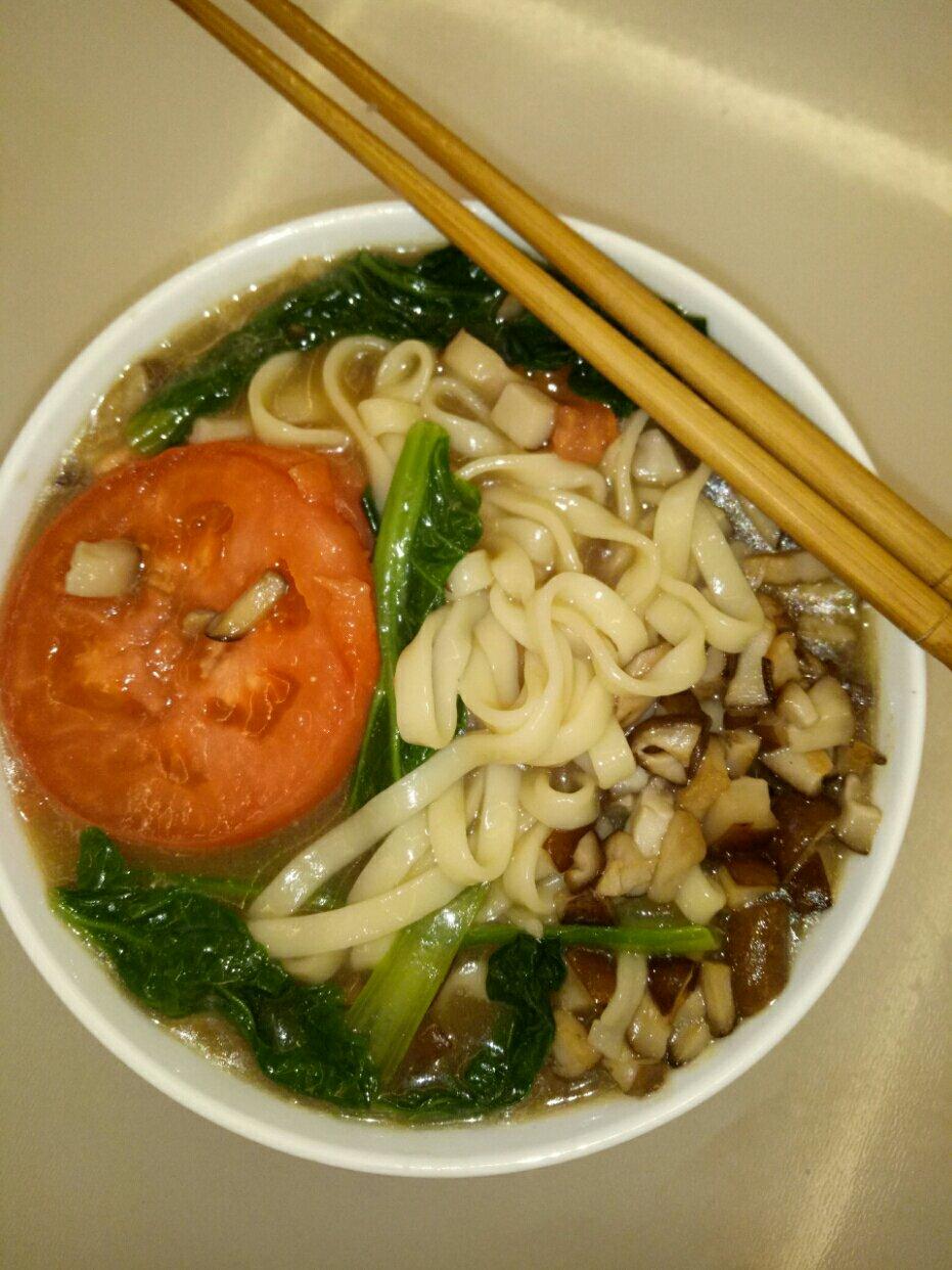 菌汤面条 看得见的香菇 尝得到的鲜美 这才是真正的菌汤