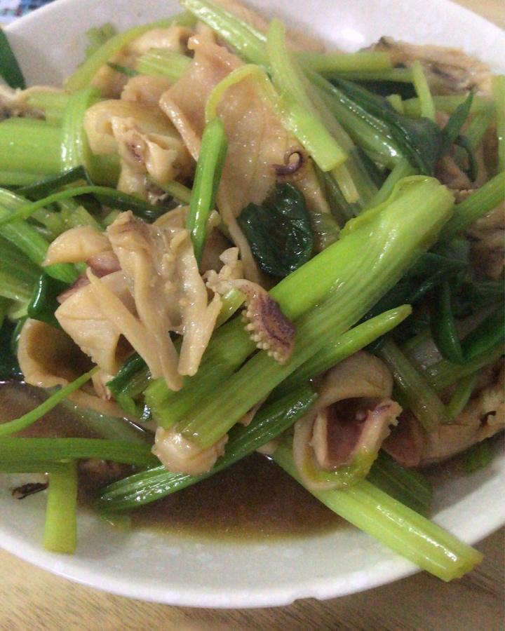 芹菜炒鱿鱼丝