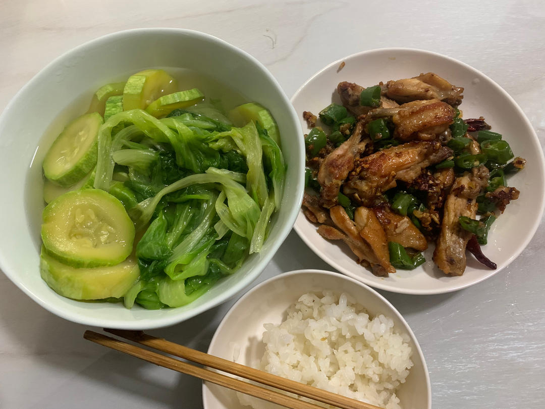 外焦里嫩的蒜香鸡翅