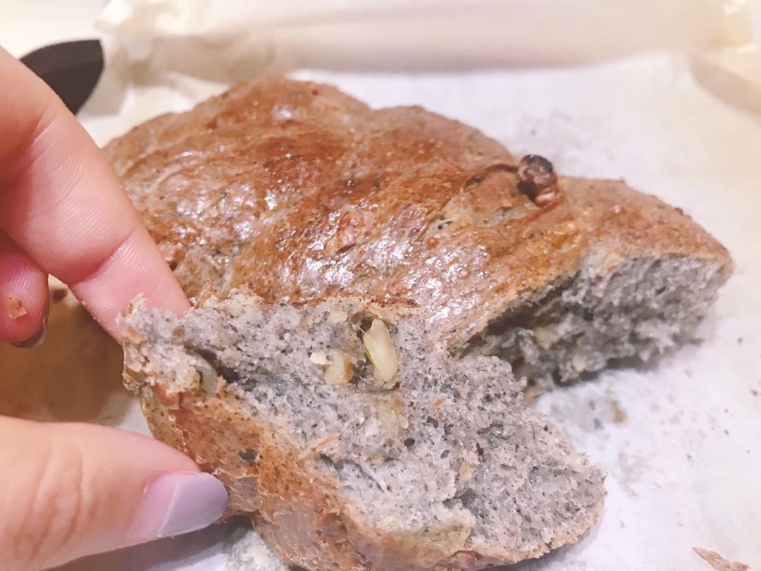 桃芝夭夭黑芝麻核桃面包