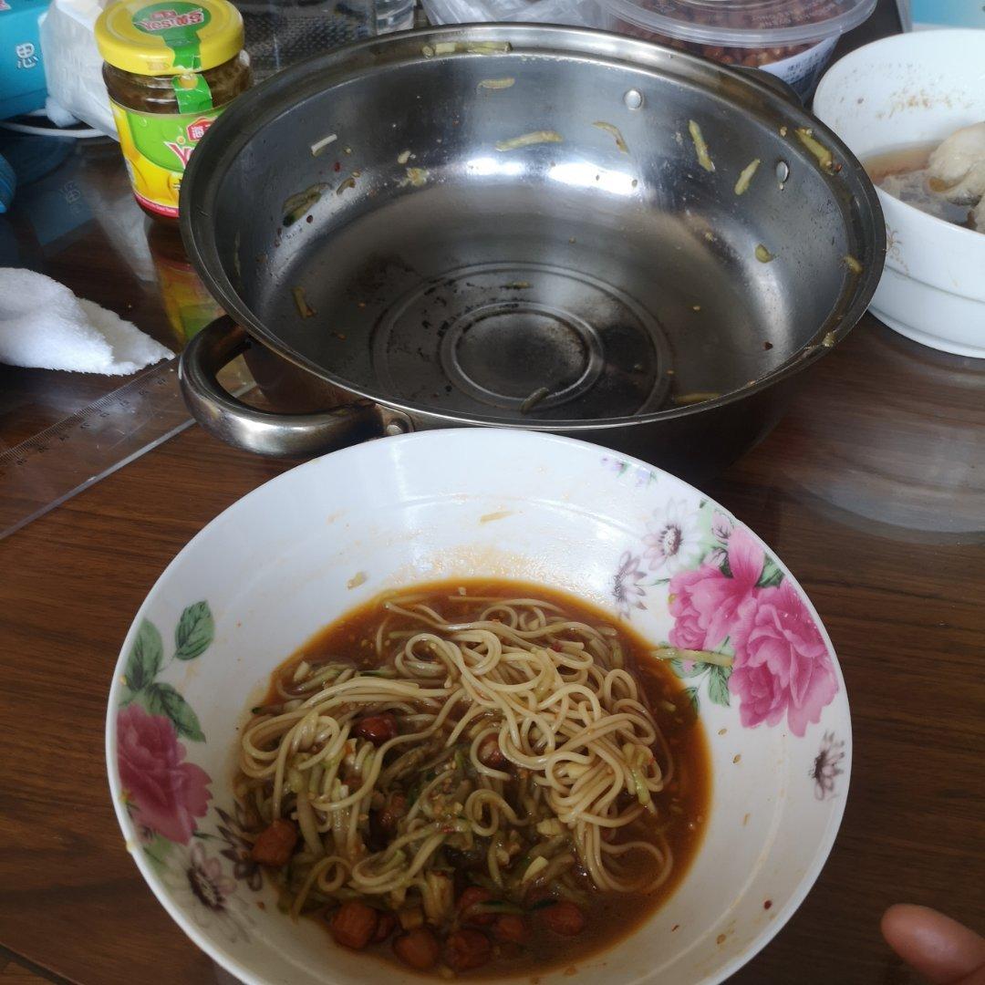 酸辣凉拌面，天热就爱吃这口