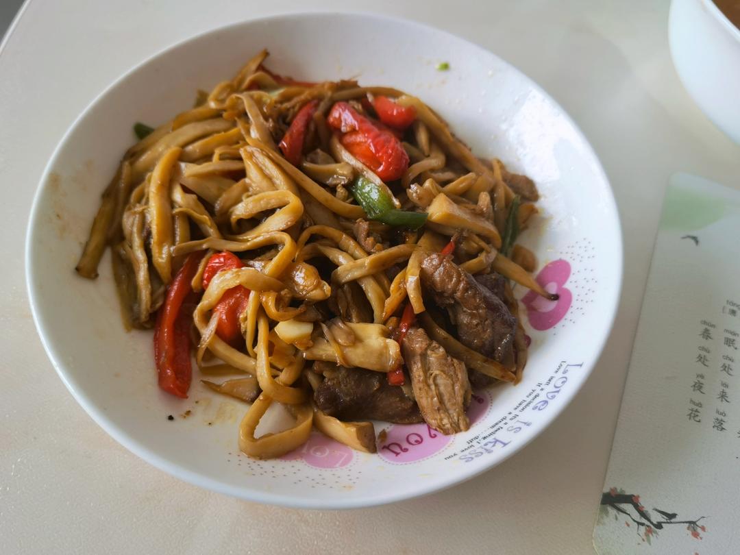 手撕杏鲍菇炒肉