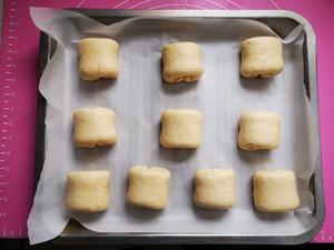 椰蓉牛奶面包卷的做法 步骤11