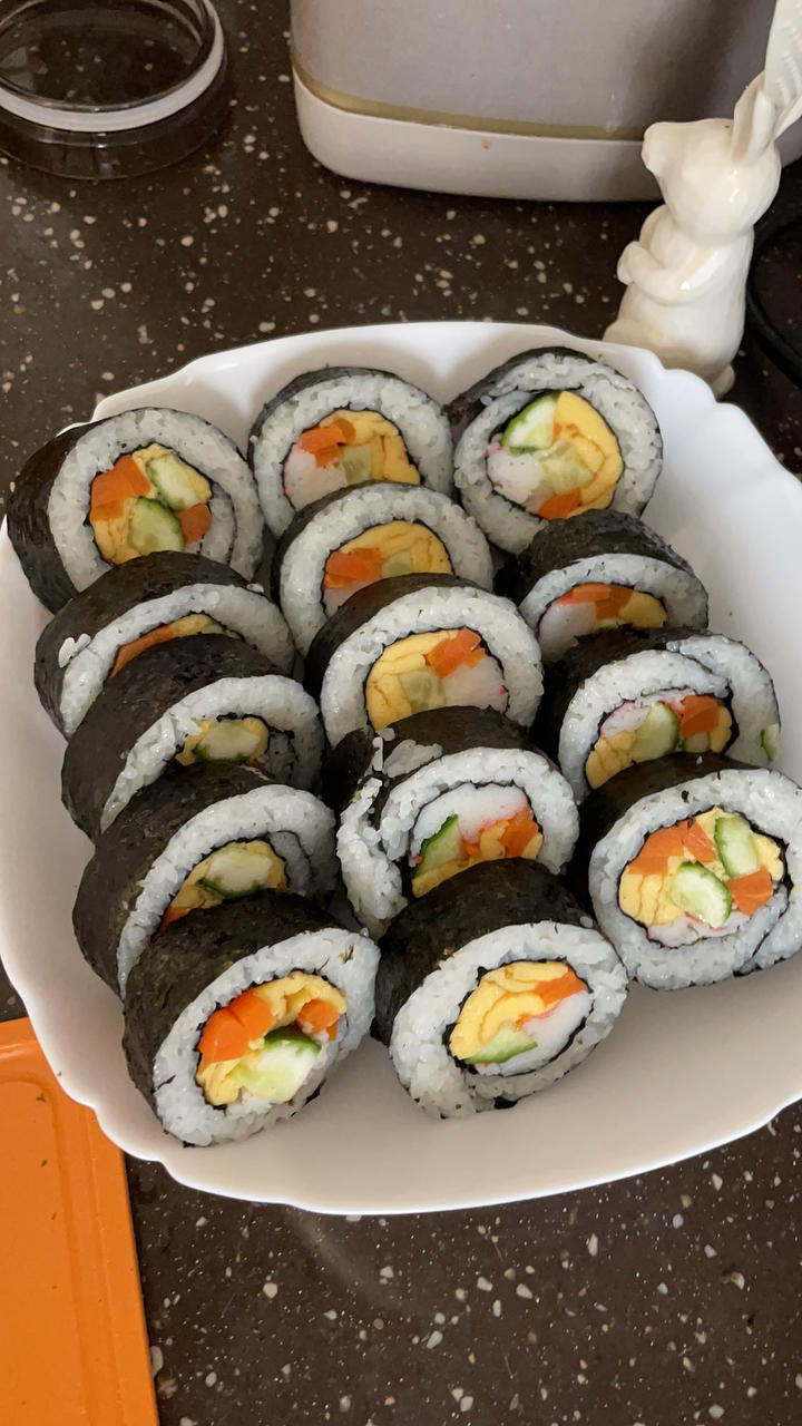 宁望梓瞳做的高颜值的紫菜包饭