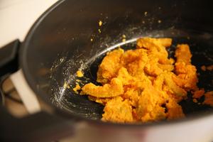 咸蛋黄焗南瓜 宴客 新年 玛捷斯的做法 步骤6