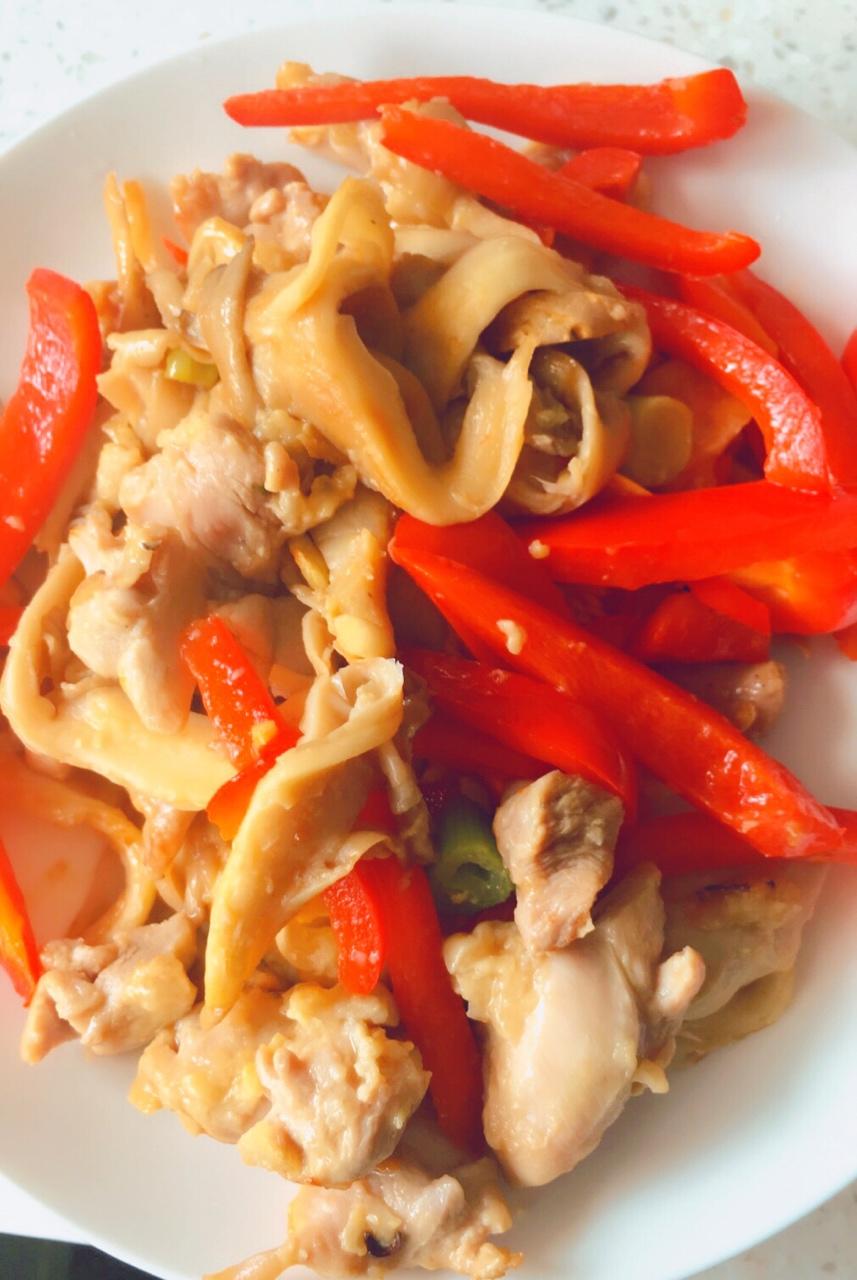 哼哼小宛妈咪做的鸡肉炒蘑菇(家常速菜)