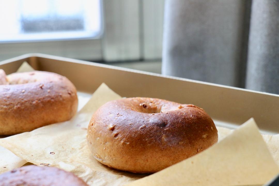 洋葱酥黑麦贝果