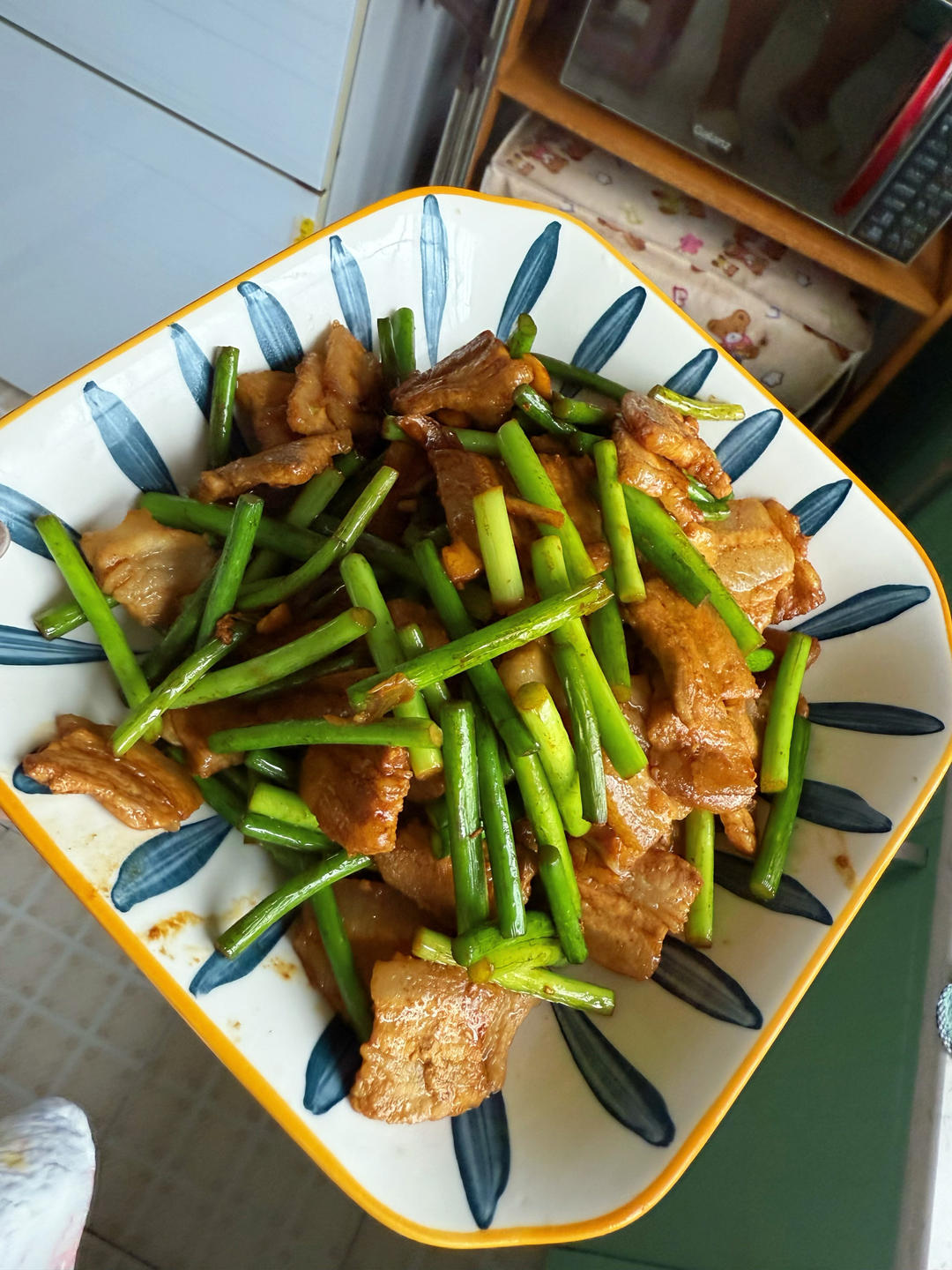 家常蒜苔炒五花肉