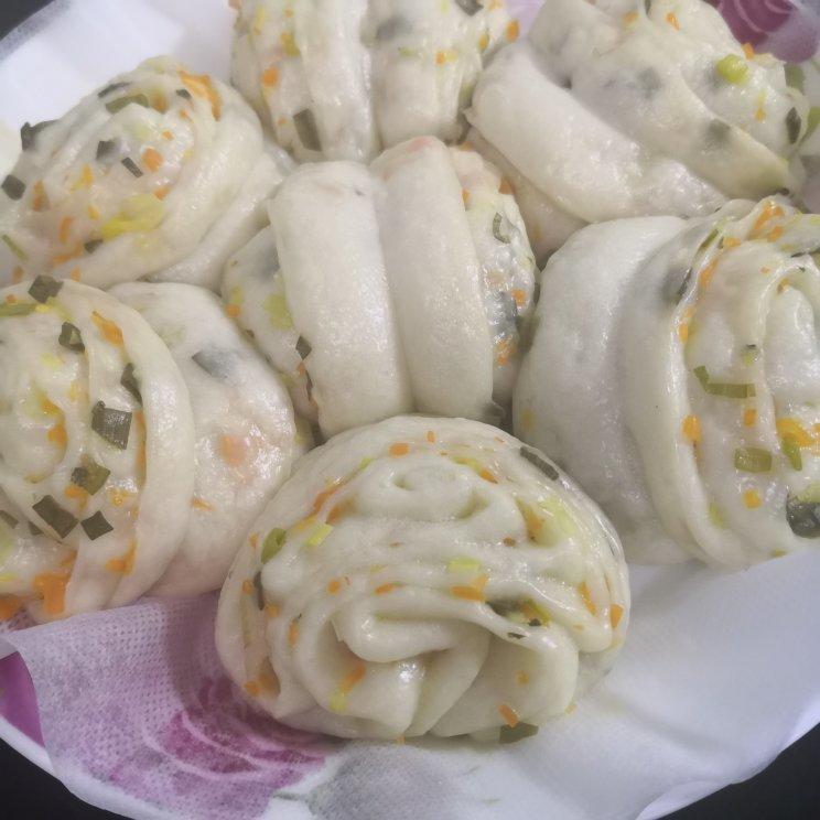 最好吃的火腿葱香花卷—附让葱不变黄的小窍门
