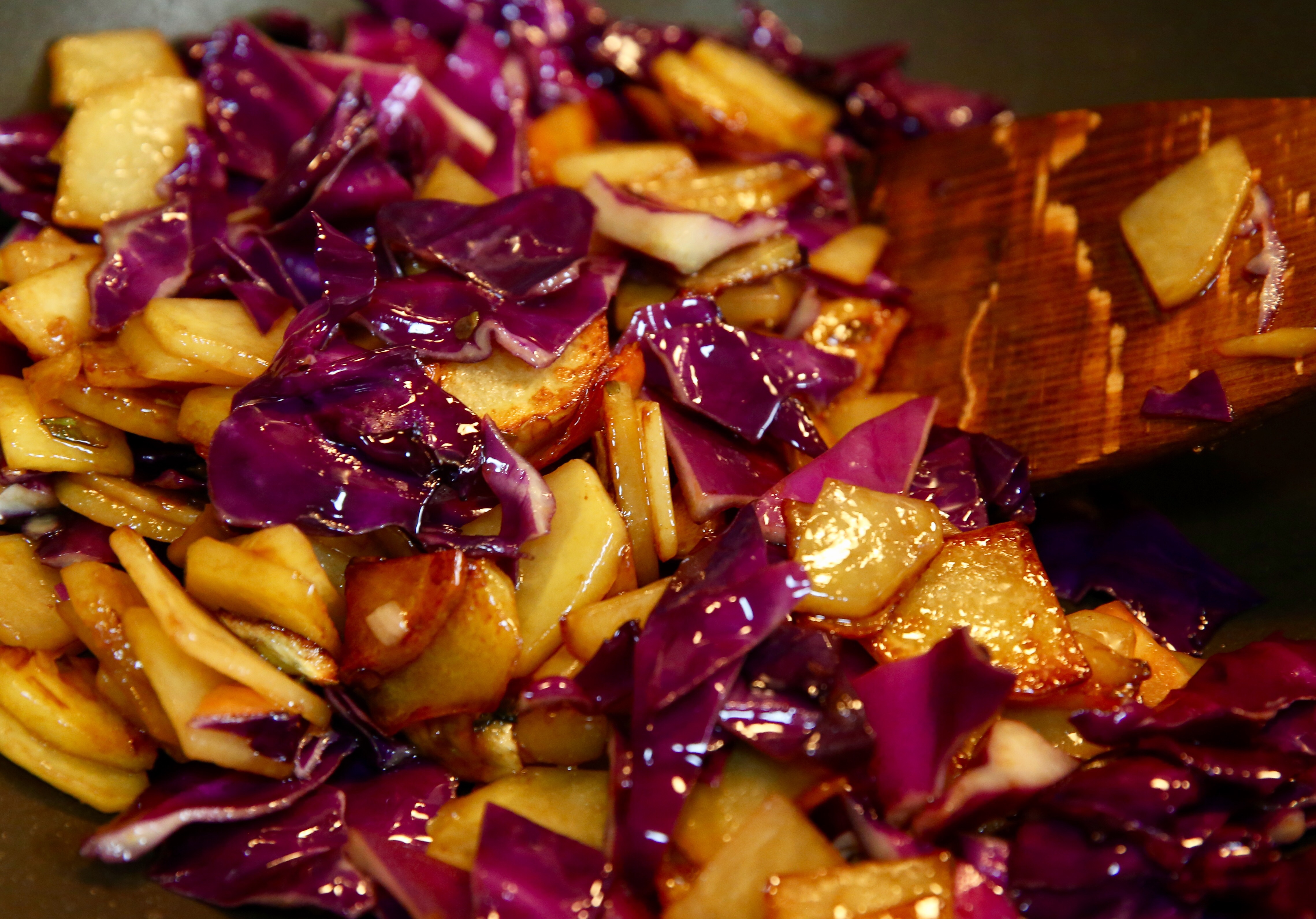 干锅紫甘蓝土豆片的做法 步骤8