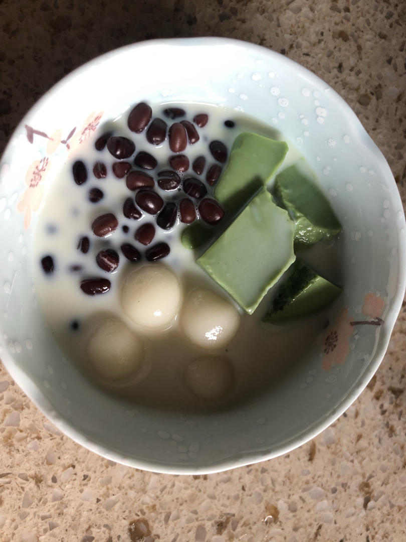夏日必备小甜品抹茶奶冻白玉丸子
