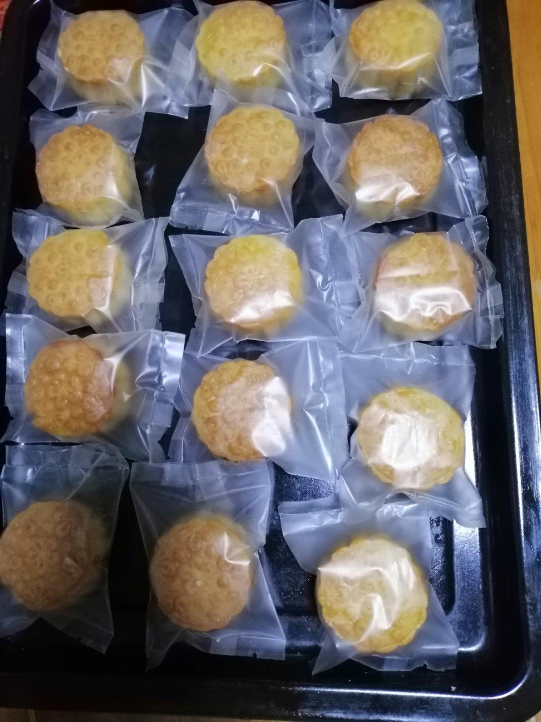 广式月饼—蛋黄莲蓉月饼