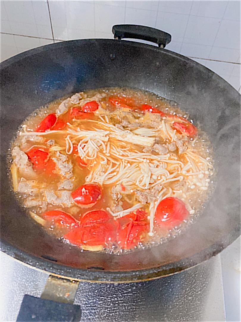 金针菇肥牛番茄锅