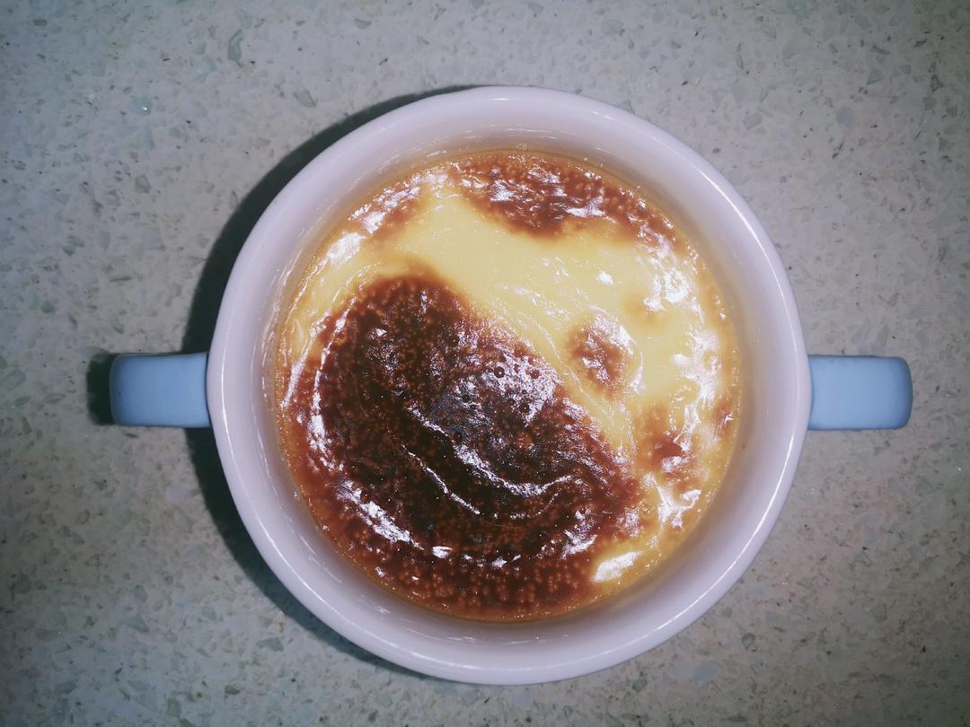 Crèmebrulée。法式烤布雷。焦糖布丁。