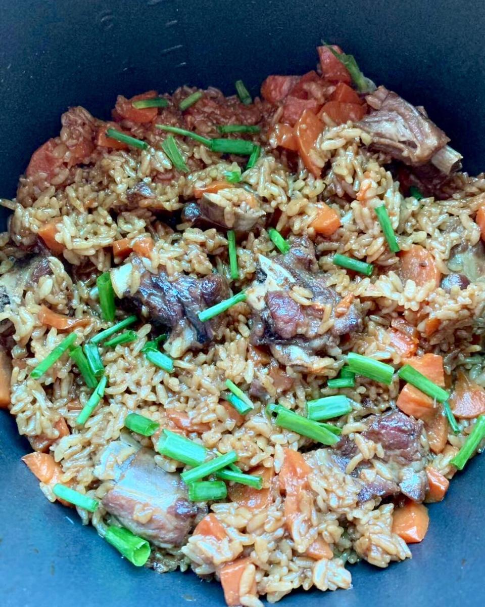 喷香排骨焖饭（爆好吃）