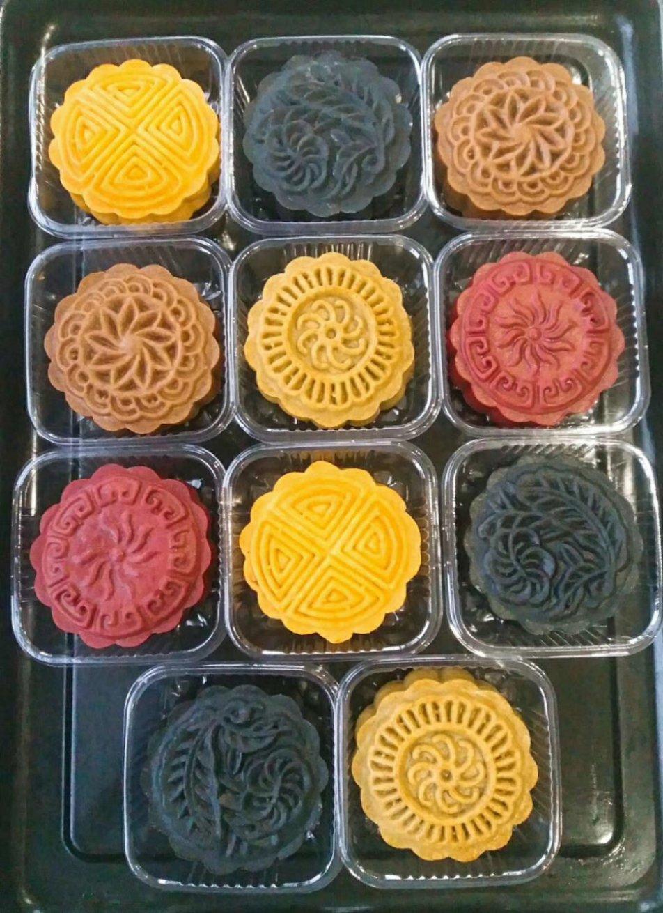 易成功的广式月饼-完美复制红丝绒/抹茶/南瓜/巧克力/竹炭等多种口味广式月饼
