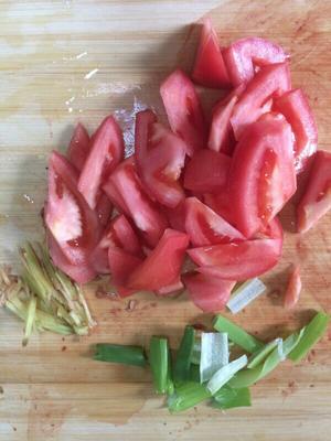 西红柿炒猪肝的做法 步骤2