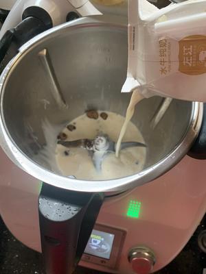 红糖姜汁撞奶的做法 步骤4