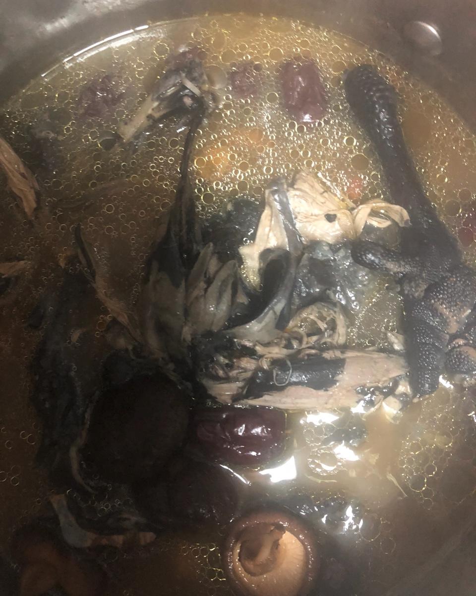 枸杞红枣乌鸡汤