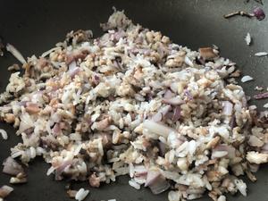 培根海鲜蘑菇焗饭—百花酿椒子的做法 步骤3