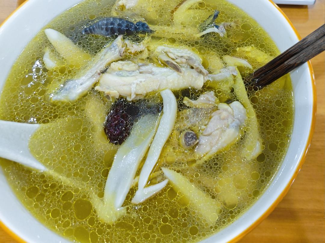 鲜松茸土鸡汤