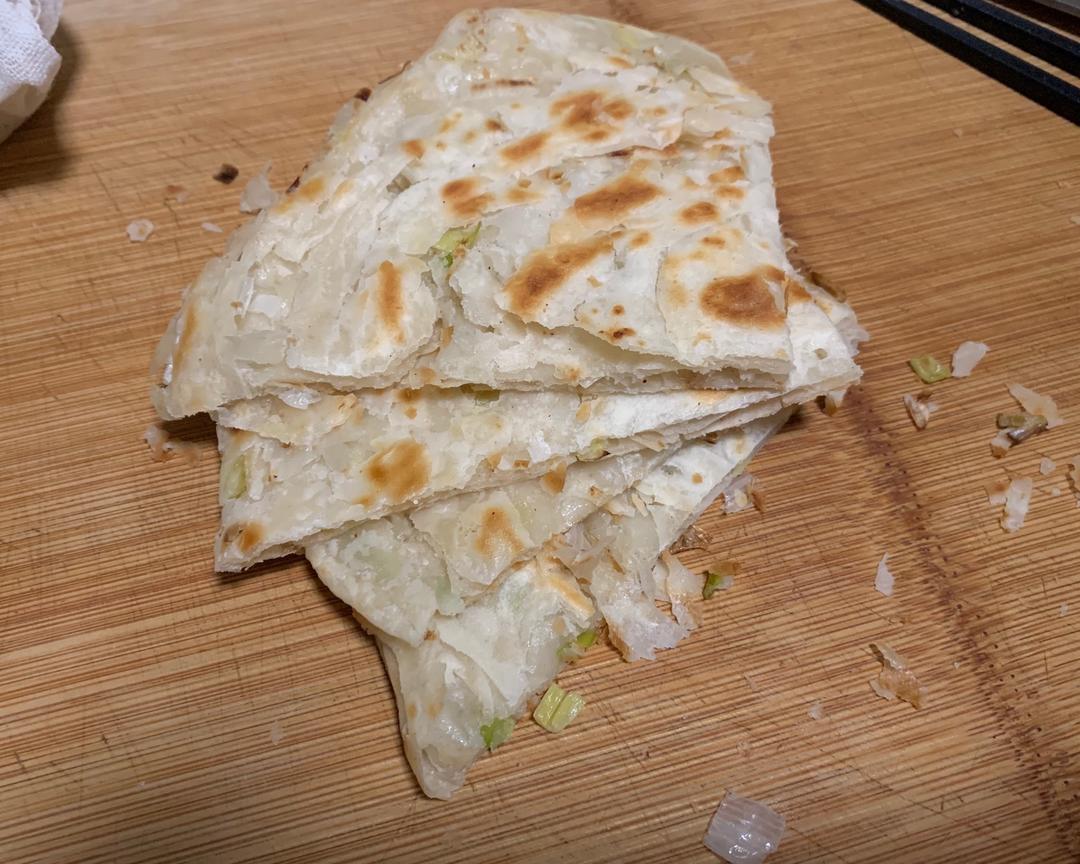 小白试手就成功的葱油酥饼的做法