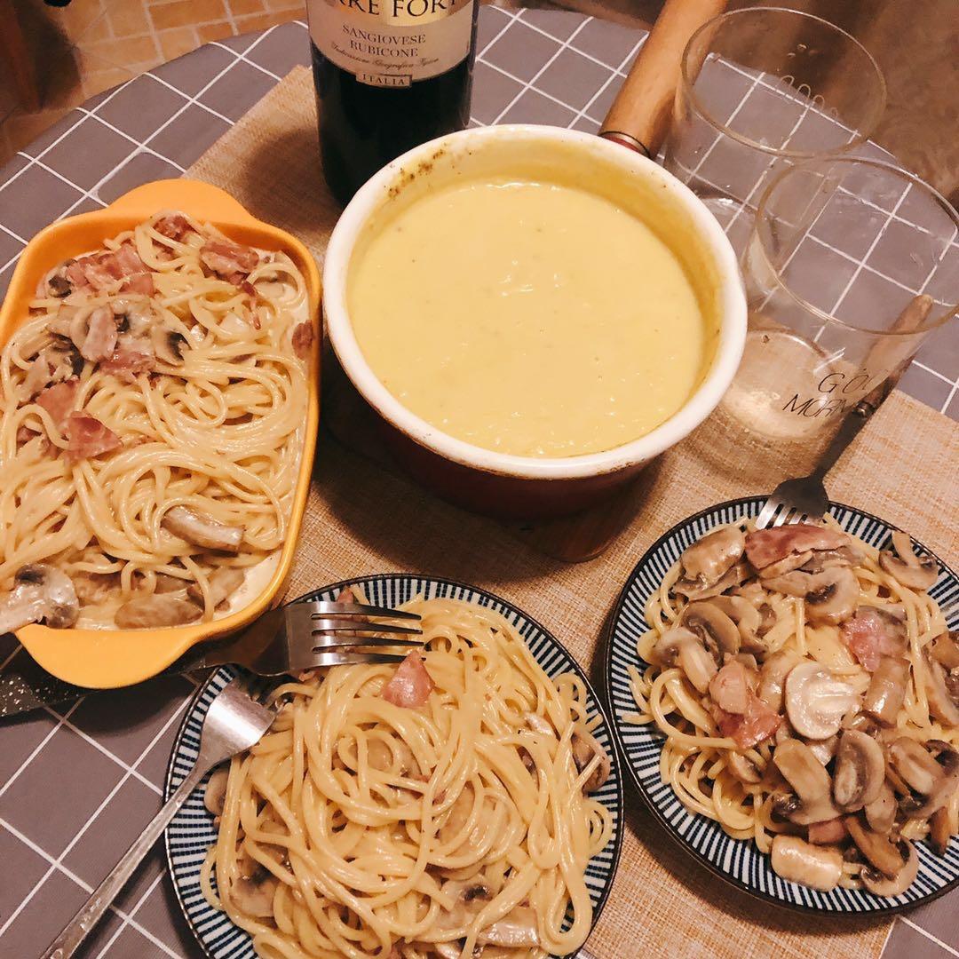 白蘑菇奶油培根意面