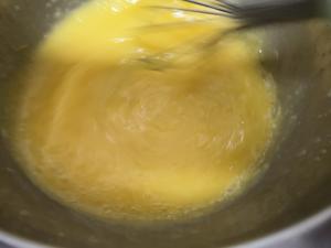 滑溜溜的牛奶炖蛋的做法 步骤2