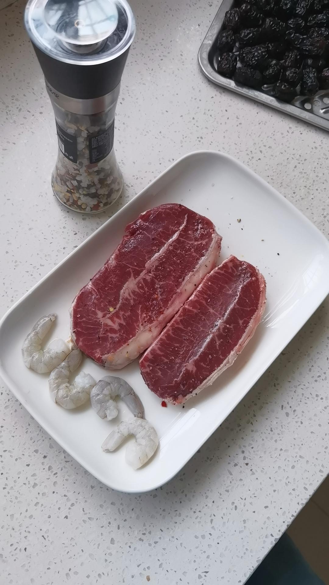 【七分熟的黑椒牛排】