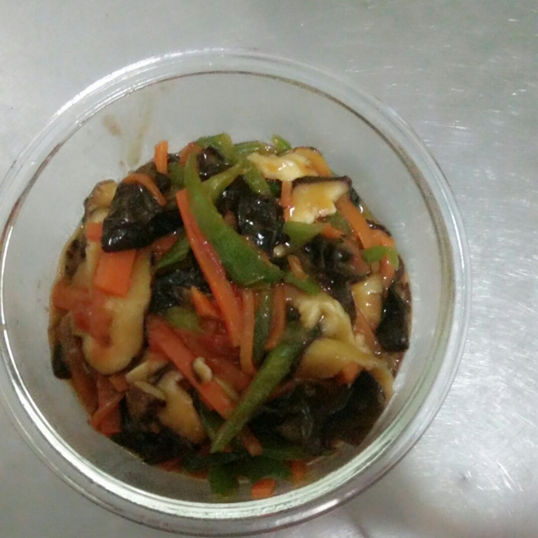 胡萝卜香菇炒木耳