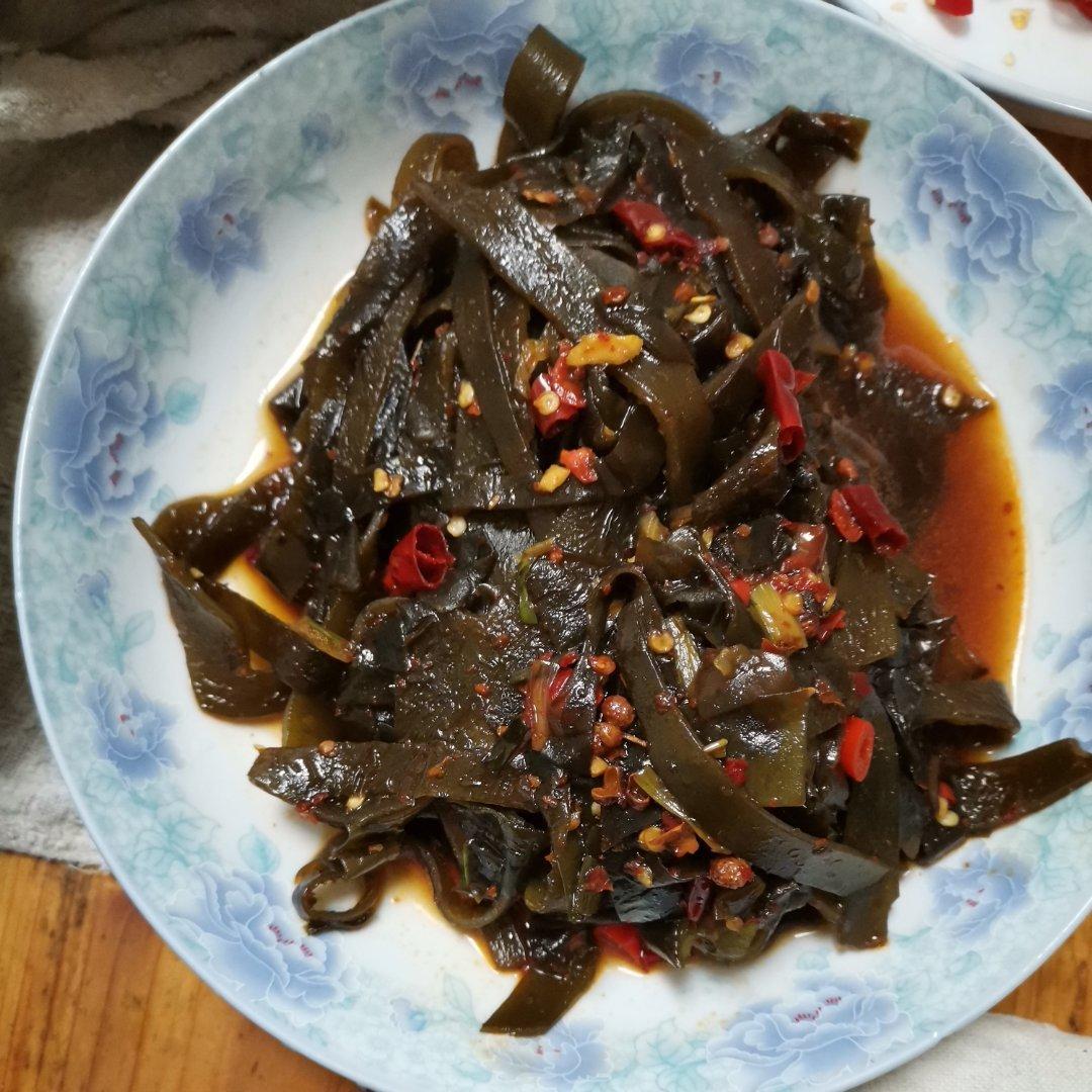 凉拌海带丝（酸辣麻香）爽口开胃咸甜适宜（配自制辣椒油方法）