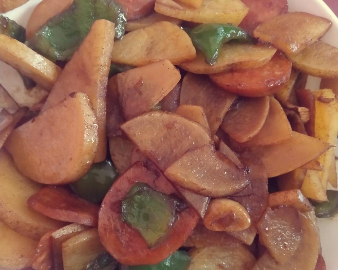 土豆片炒青椒肠的做法
