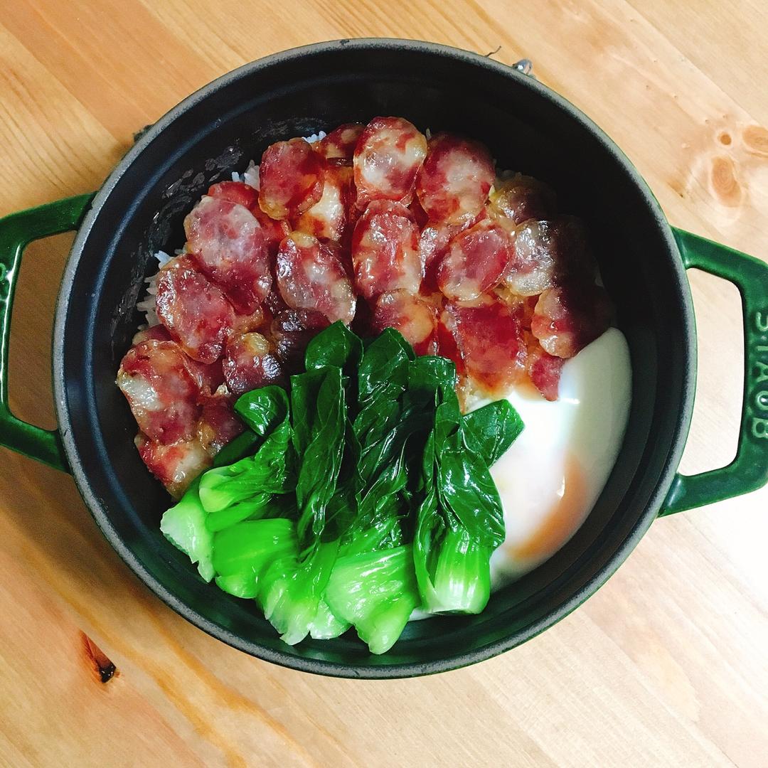 广式腊味煲仔饭