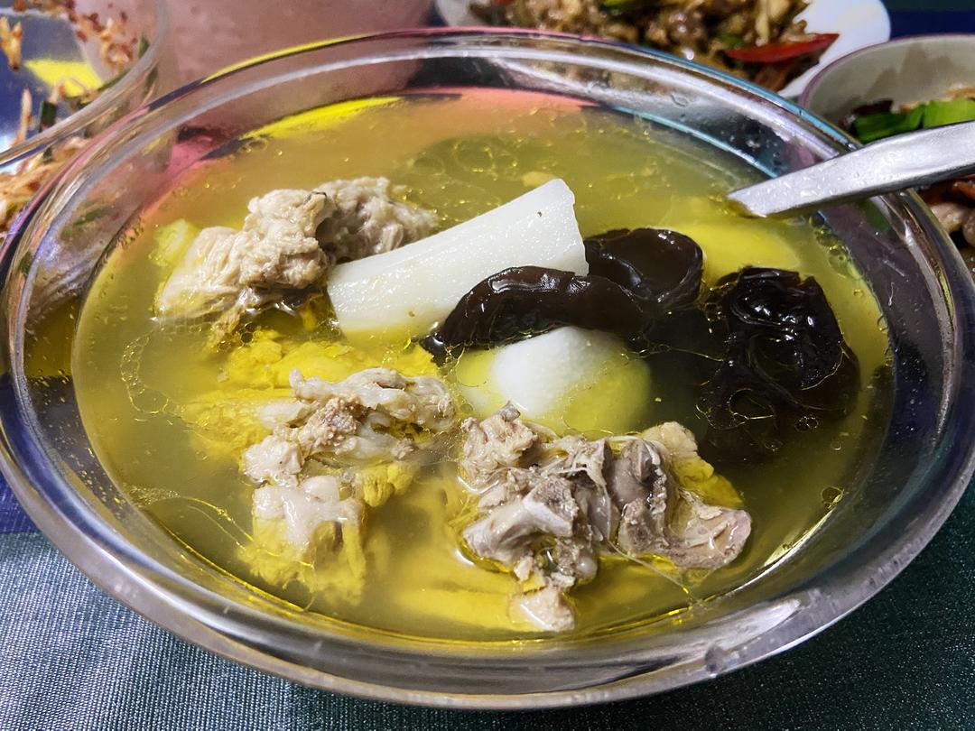 木耳山药炖鸡汤的做法