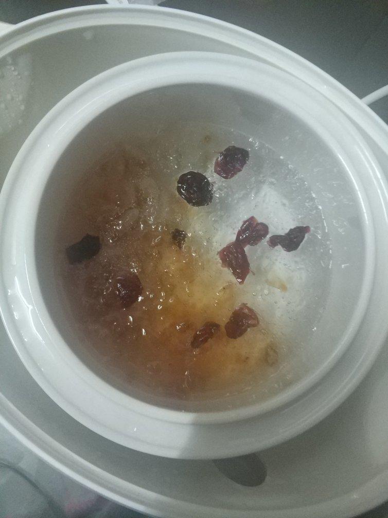 桃胶皂角米雪燕羹（养颜美容）