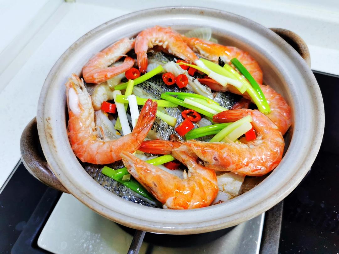 砂锅焗海鲈鱼