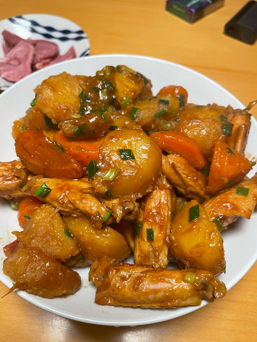 超入味的土豆焖鸡翅