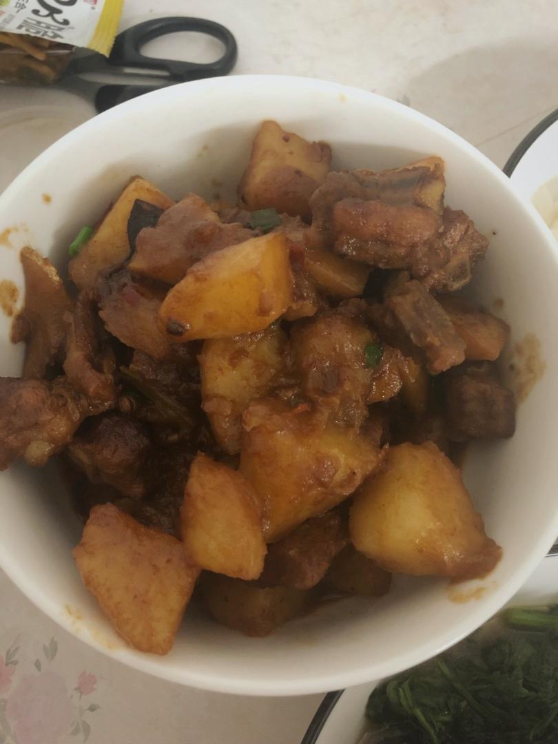 土豆烧排骨