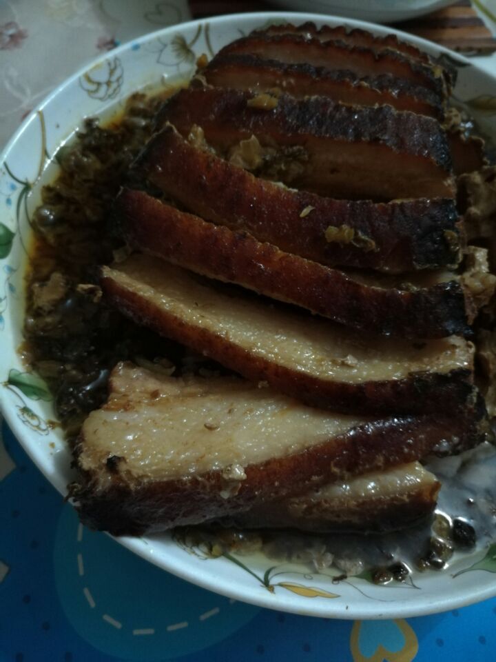 跟我学改良版盐菜扣肉，肉滑而不腻！地道家乡味！