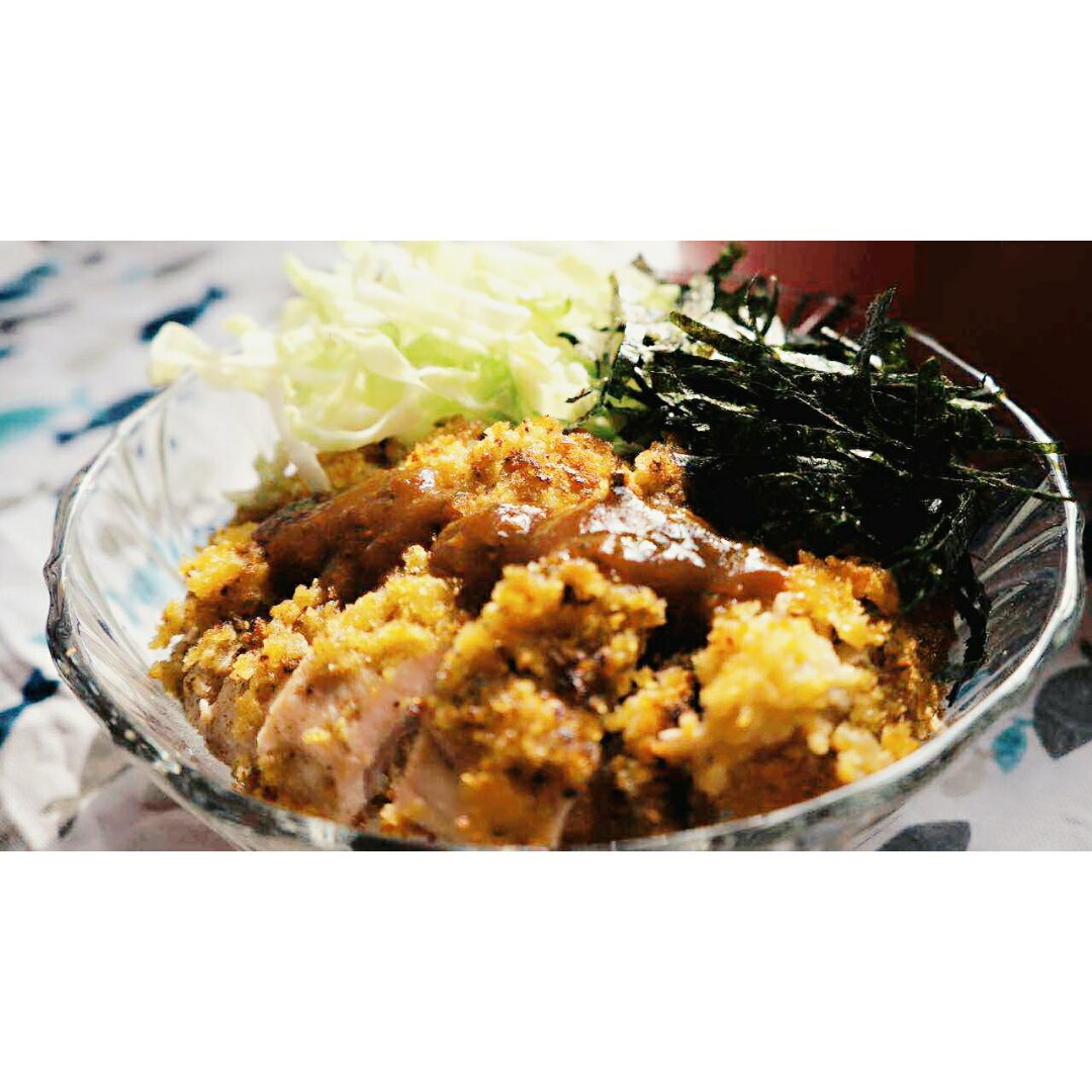 日式猪排饭配味噌汤